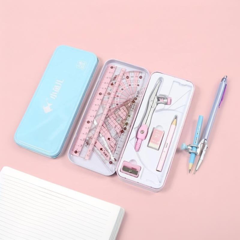 Math Geometry Set With Compass - 8点セットの幾何学数学用画材セット。定規、コンパス、鉛筆がセットになっており、学生向けの学習用品として最適。男の子にも女の子にも喜ばれるギフトに。